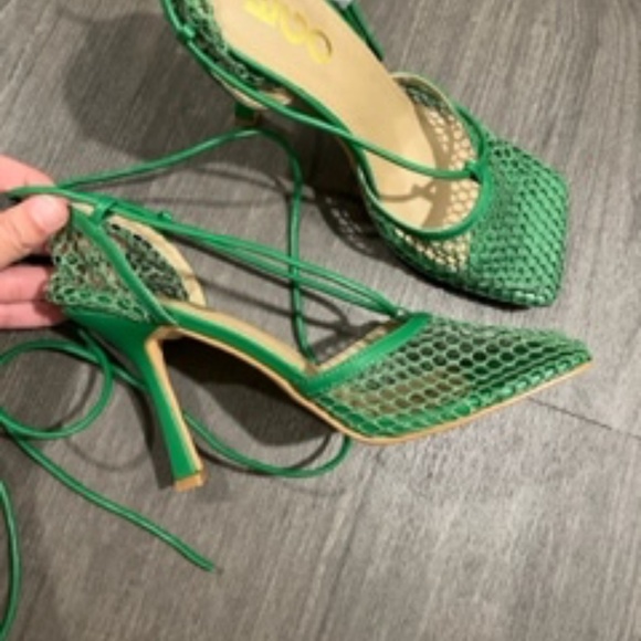 Green Fish Net Heels - Picture 2 of 6